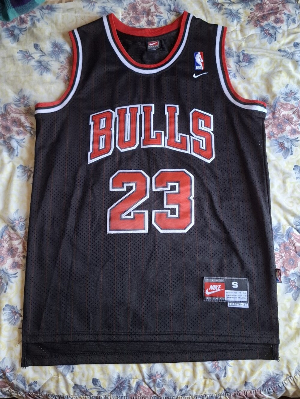 Nike Chicago Bulls Michael Jordan #23 Pinstripe Black Jersey Size S NBA